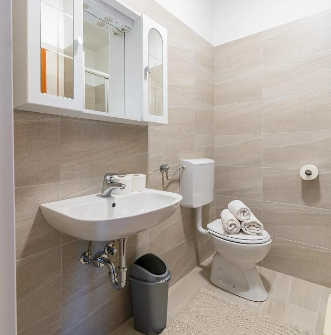 Rooms By The Sea Pasman - 4309